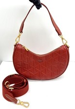 Sac lune Lacoste Maheki en cuir embossé rouge brique 