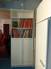 2 bibliothèque  blanches IKEA  avec portes et éclairages intégrés (80x30x200cm) 