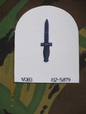 Badge De Commando Royal, Insigne En Tissu, Dague Bleu Foncé / Blanc, 95x75mm