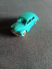 Renault 4 cv à suspensions  norev plastique