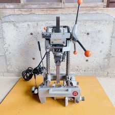 Mortaiseuse à trous profonds