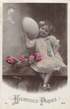 CP PAQUES BEBE PETITE FILLE GROS OEUF PANIER FLEURS SAZERAC - 65203