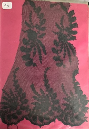 Dentelle ancienne sur carton - ,