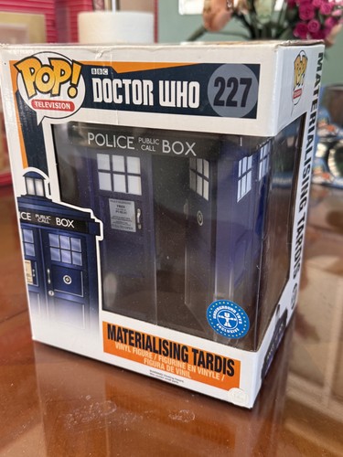 Figurine doctor who tardis - doctor,