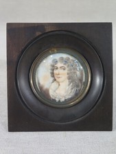 ANCIENNE JOLIE MINIATURE PEINTE JEUNE FEMME AU RUBAN BLEU CADRE EPOQUE XIX ème