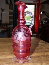 carafe en verre soufflé rose