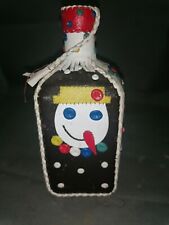 Gourde Youghoslave années 60 bouteille en verre dans étui en peau décor vintage.