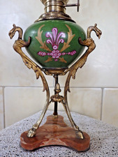 ANCIENNE LAMPE A PETROLE BRONZE DORE ET PORCELAINE PIEDS TRIPODES CHIMERES