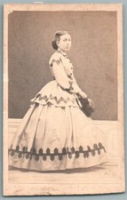 CDV 1865 Femme robe crinoline