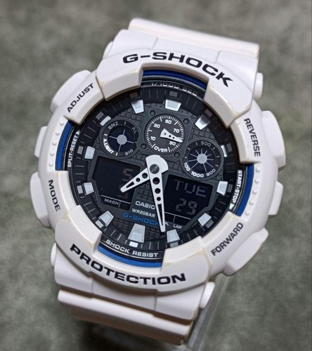 Montre numérique blanche pour