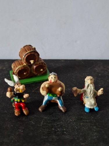 Village asterix 2004 lot - -,