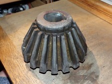 ANCIEN GROS PIGNON CONIQUE EN BRONZE POIDS 4.430 KGS