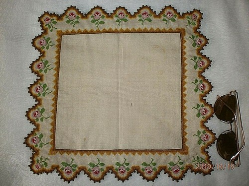 Napperon broderie fait - napperon/broderie,