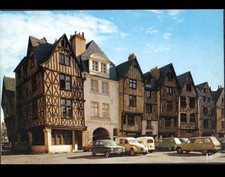 TOURS (37) CITROEN 2CV , AMI 8 , RENAULT 4L & SIMCA à la CREPERIE en 1983