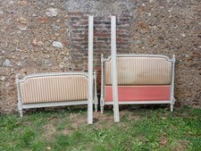 ancien lit en bois de style Louis XVI