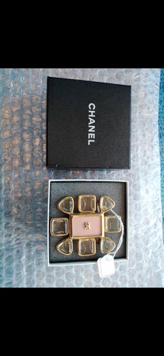 Très belle broche chanel - très,