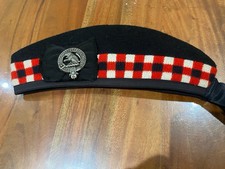 Chapeau de cornemuseur écossais 100% pure laine Glengarry noir à triple damier