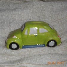 Tirelire Volkswagen coccinelle en faience 