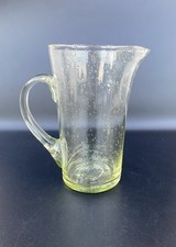 BIOT Pichet À Eau / Orangeade En Verre Bullé Vert Signé Broc Ht 19cm