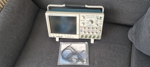 Tektronix dpo4104 digital - tektronix,