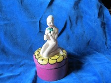 BELLE  GRANDE FIGURINE / BOITE A POUDRE ART DECO EN PORCELAINE BOULOGNE SUR MER