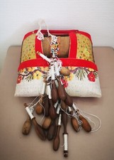 Ancien Carreau Coussin de Dentellière avec 31 Fuseaux Dentelle Collection 