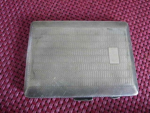 Tres bel etui cigarettes - a,