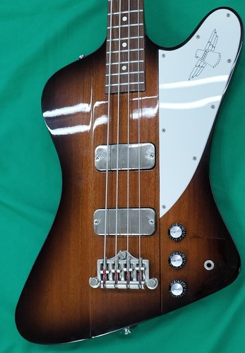 Guitare basse électrique