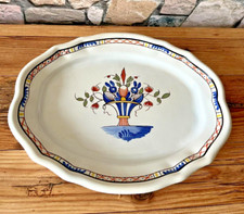 joli plat en faïence de