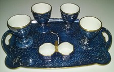 Service à œufs plateau et saleron bleu marbré bords dorés 20ème signé LT France