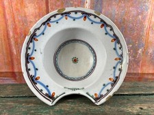 Plat à barbe rond en faience