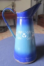ANCIEN BROC A EAU EMAILLE BLEU AVEC DECORS