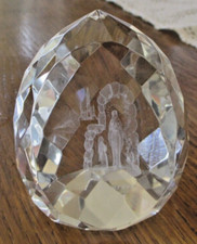 Magnifique presse papier vintage cristal à facettes hologramme de lourdes