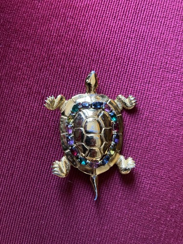Broche métal doré marque - métal,
