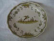Plat à décor Moustiers