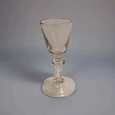 ancien petit verre à pied d'epoque 18e Verre Soufflé à Jambe Bourguignon 