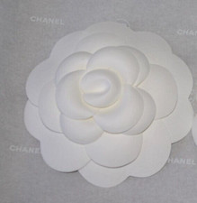 CHANEL AUTHENTIQUE SUPERBE CAMELIA TISSU RIGIDE BLANC A PORTER EN BROCHE NEUF