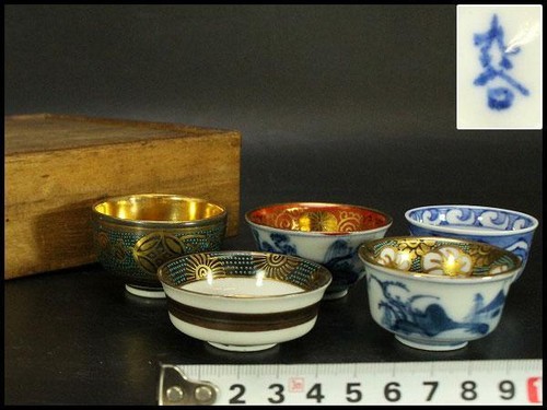Ensemble cinq tasses à - cinq,