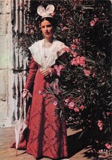 13 ARLES ARLESIENNE EN COSTUME TRADITIONNEL