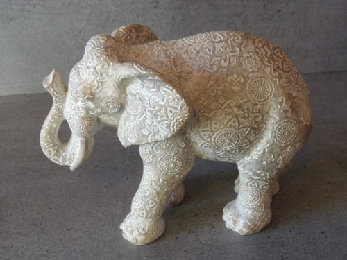 Statuette éléphant - , en
