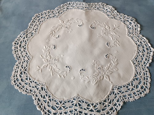 Centre table blanc brodé - centre, de