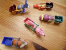SERIE  Kinder Le Royaume de la Rigolade  ANIMAUX AVEC CHARETTE   2004 2005
