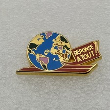 Pin's-REPONSE A TOUT -LA