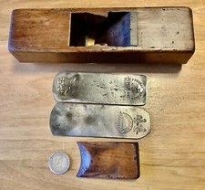 outils anciens, old tool, beau rabot bois en cormier , lames coullaux et peugeot