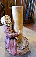 SUJET  en terre cuite   représentant une vielle mendiante  fin 19em