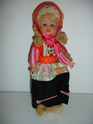 Poupée folklorique - ,