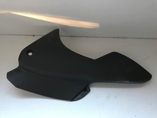 UN CACHE LATERAL COQUE