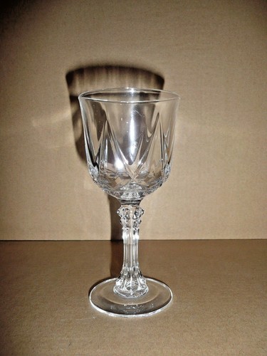 Verres vin blanc - a,