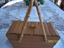 Ancien panier en bois et bambous avec couvercle coulissant. Boite à ouvrage.
