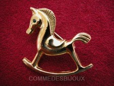 Broche "Cheval à Bascule" dorée Enfance Temps Anciens - Bijoux pur Vintage